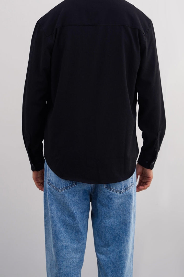 BLACK SEERSUCKER BUTTON DOWN SHIRT