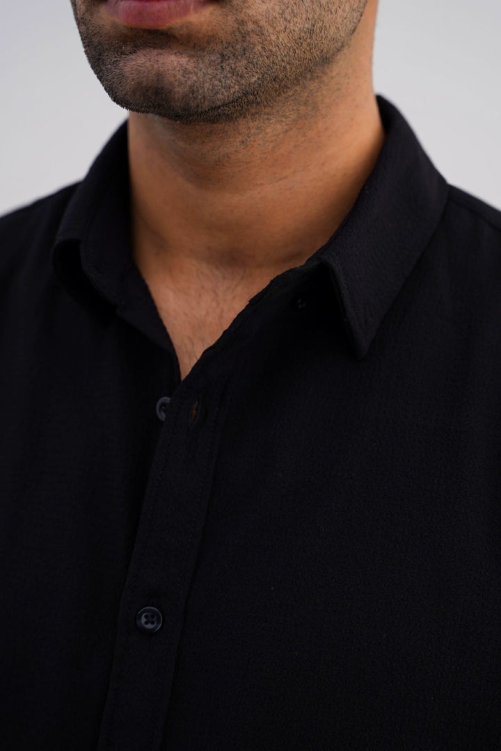 BLACK SEERSUCKER BUTTON DOWN SHIRT