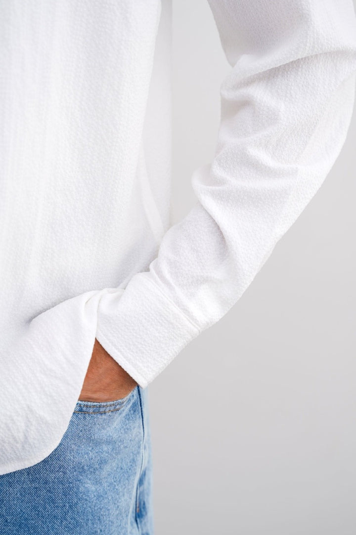 WHITE SEERSUCKER BUTTON DOWN SHIRT