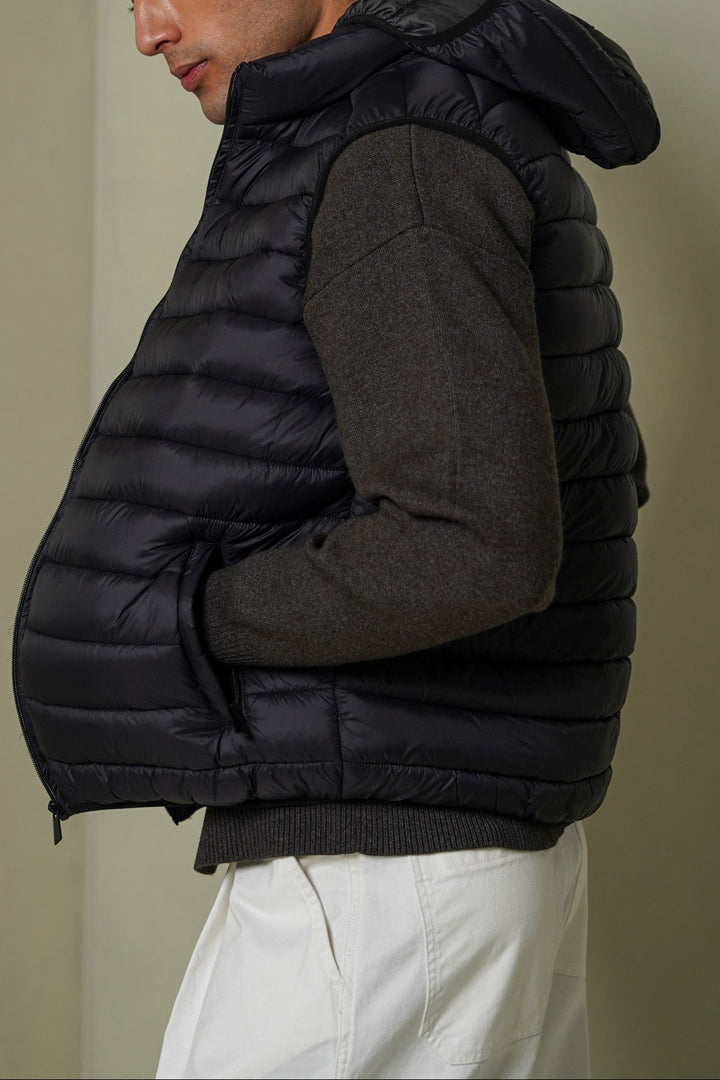 BLACK HOODED GILET
