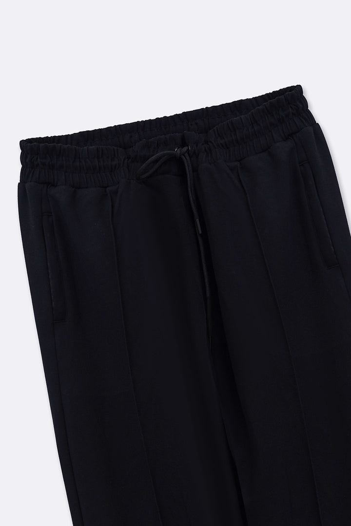 BLACK STRAIGHT KNITTED PANTS