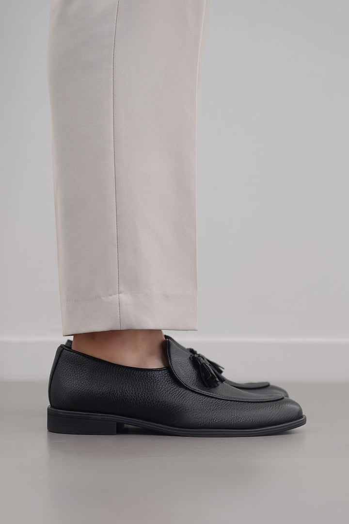 BLACK GRAINED LEATHER TASSEL LOAFERS