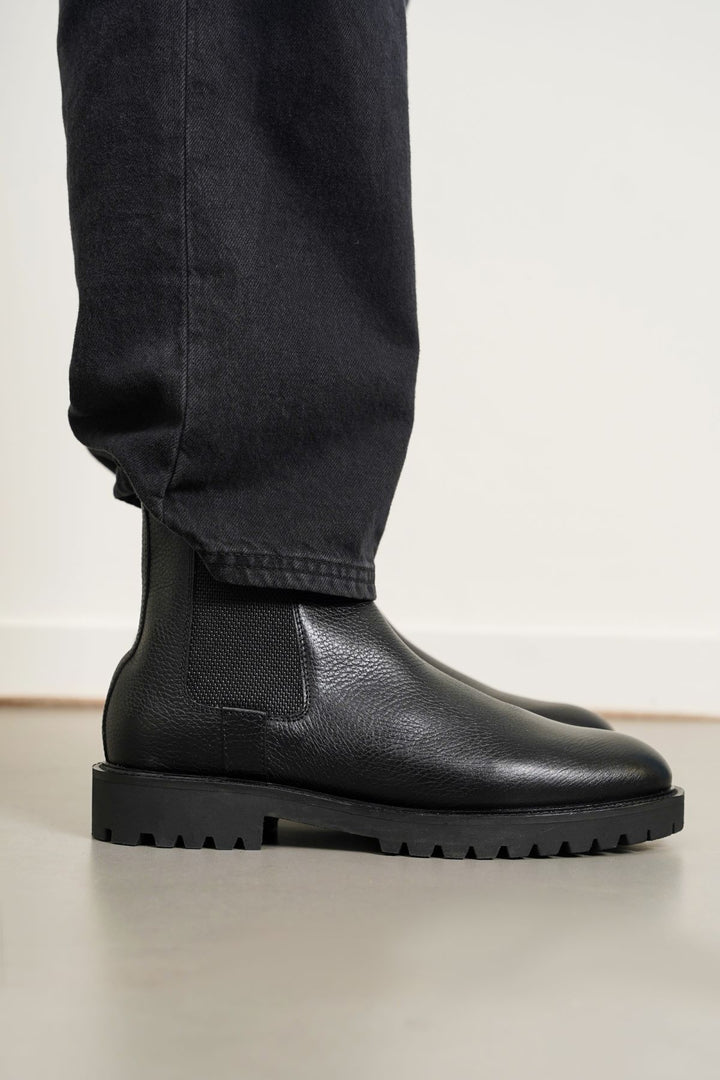 BLACK TEXTURED LEATHER CHELSEAS
