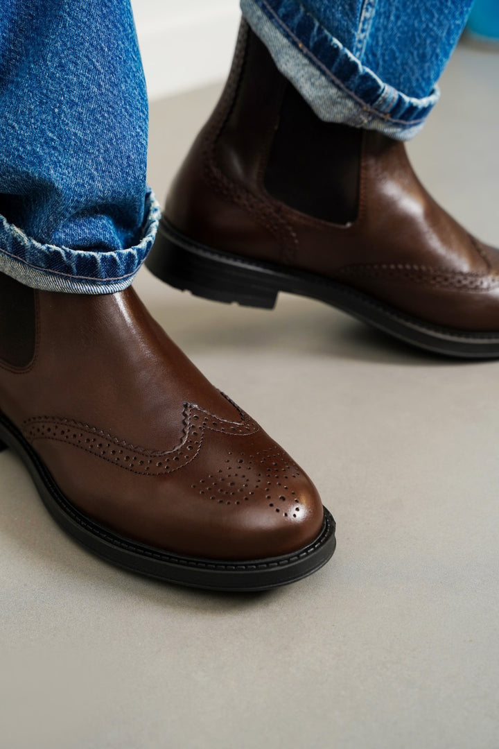 DARK BROWN LEATHER BROGUE CHELSEAS