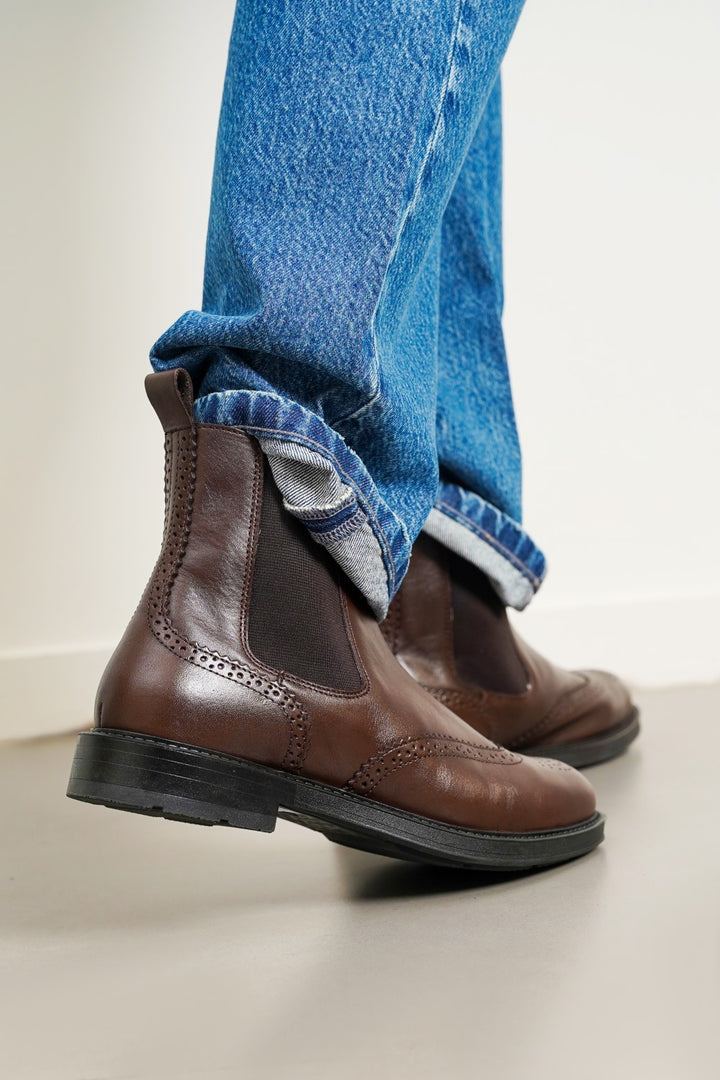 DARK BROWN LEATHER BROGUE CHELSEAS