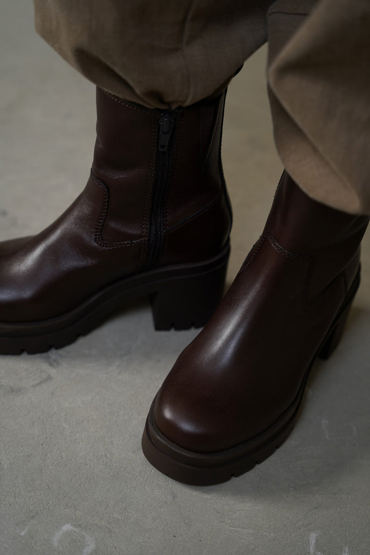 DARK BROWN LEATHER PLATFORM BOOTS