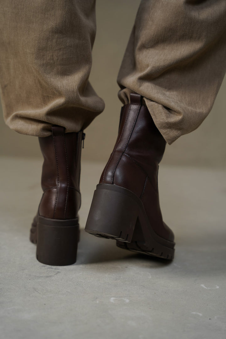 DARK BROWN LEATHER PLATFORM BOOTS