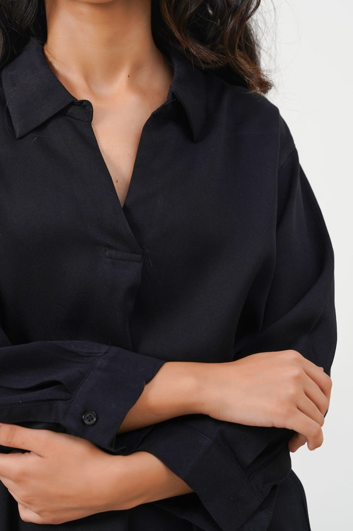 BLACK EVERYDAY PLEATED BLOUSE