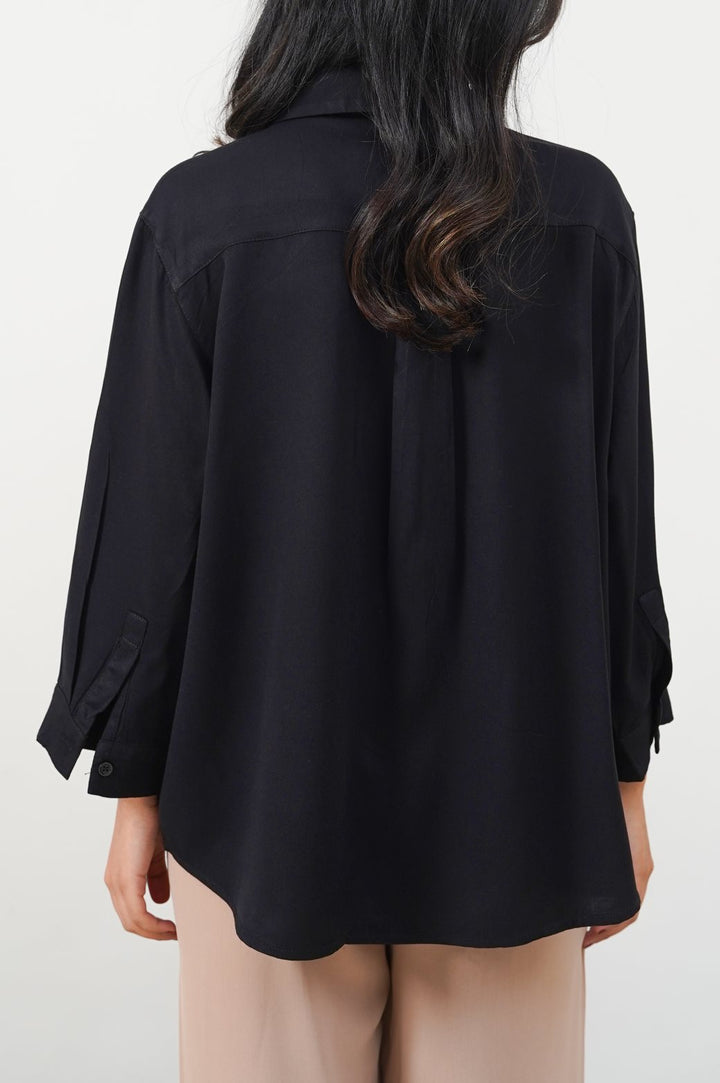 BLACK EVERYDAY PLEATED BLOUSE