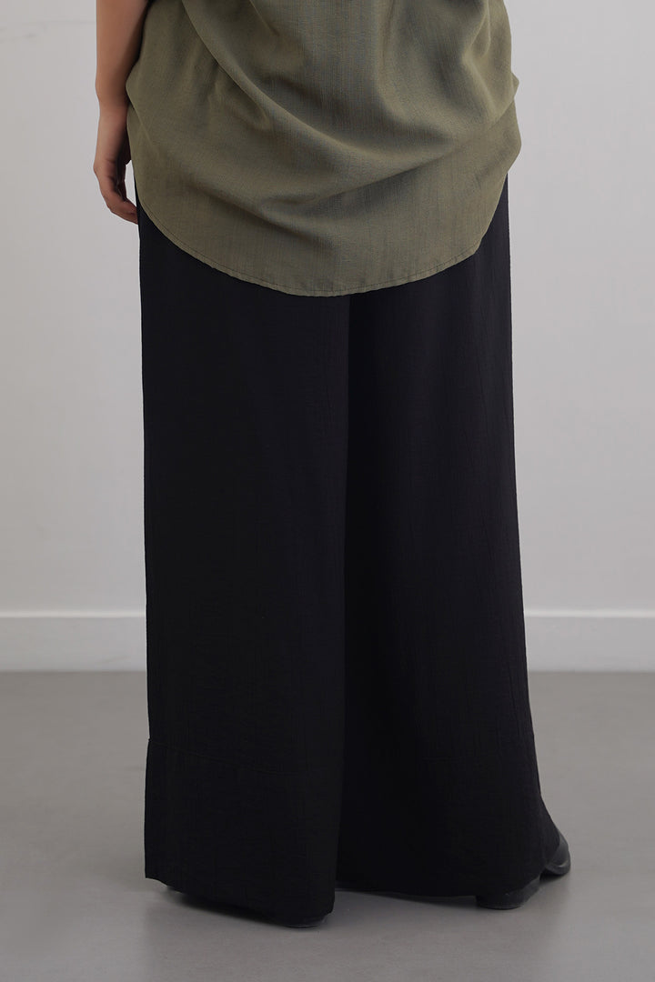 BLACK TEXTURED PALAZZO PANTS
