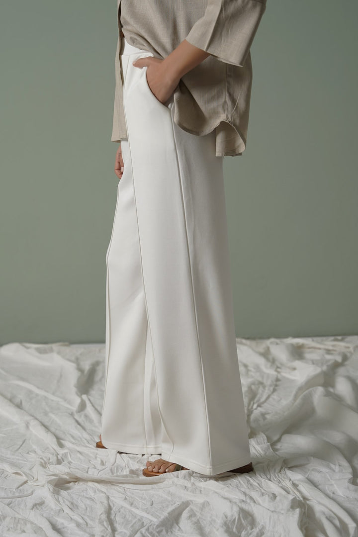 WHITE STRAIGHT LOOSE TROUSERS