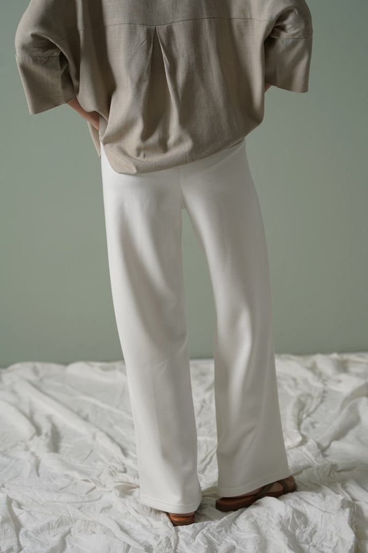 WHITE STRAIGHT LOOSE TROUSERS