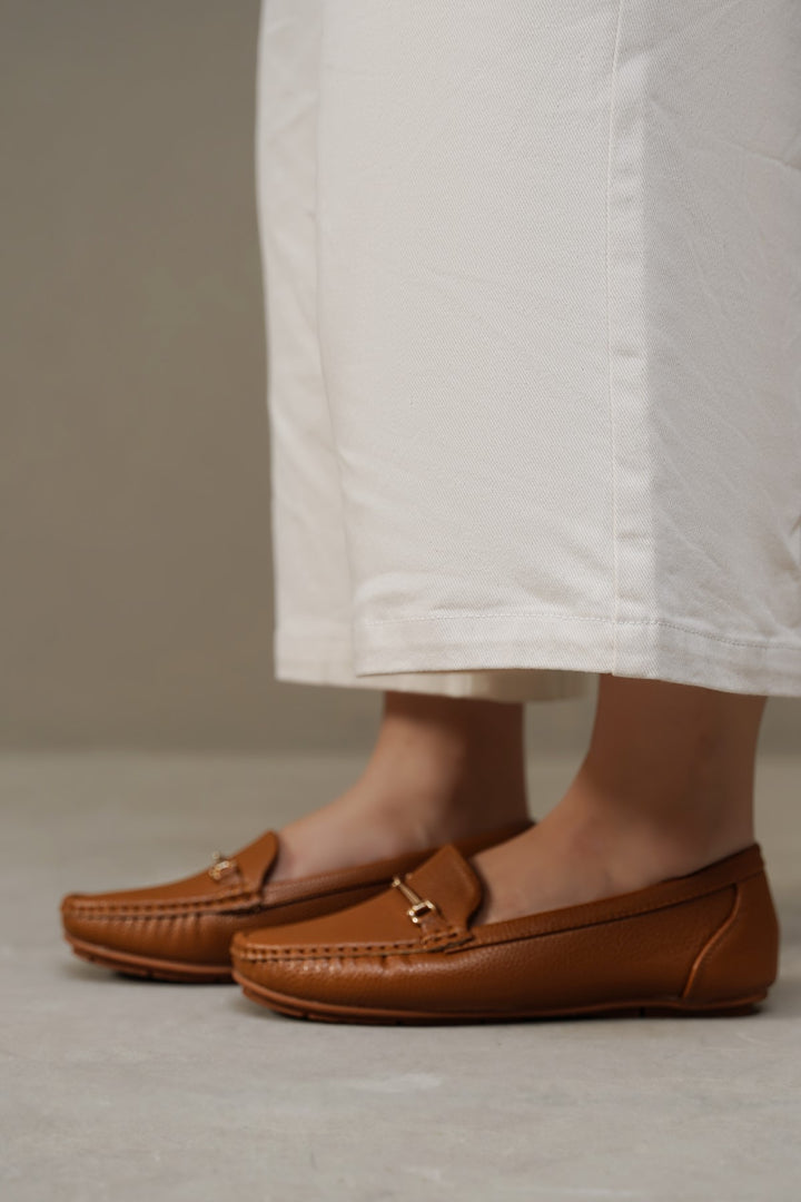 CAMEL-BUCKLE MAMA MOCCASINS