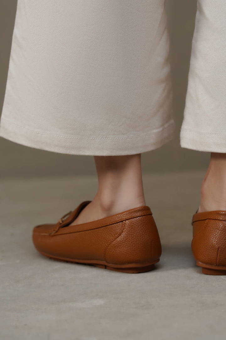 CAMEL-BUCKLE MAMA MOCCASINS