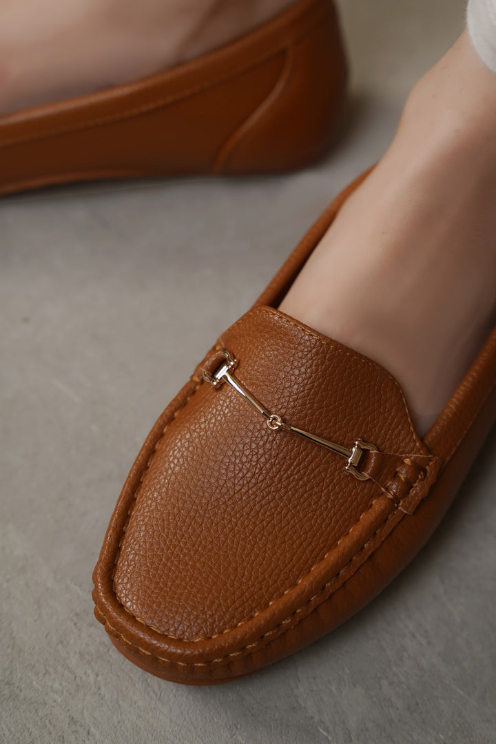 CAMEL-BUCKLE MAMA MOCCASINS