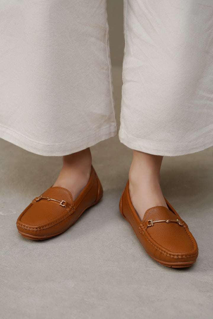 CAMEL-BUCKLE MAMA MOCCASINS