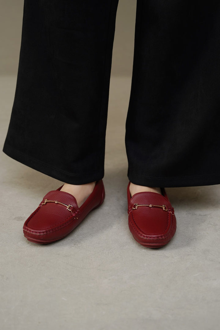 RED-BUCKLE MAMA MOCCASINS