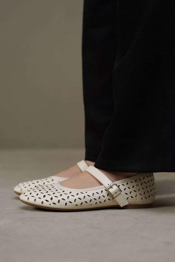 CREAM-PRIMEROSE MARY-JANES