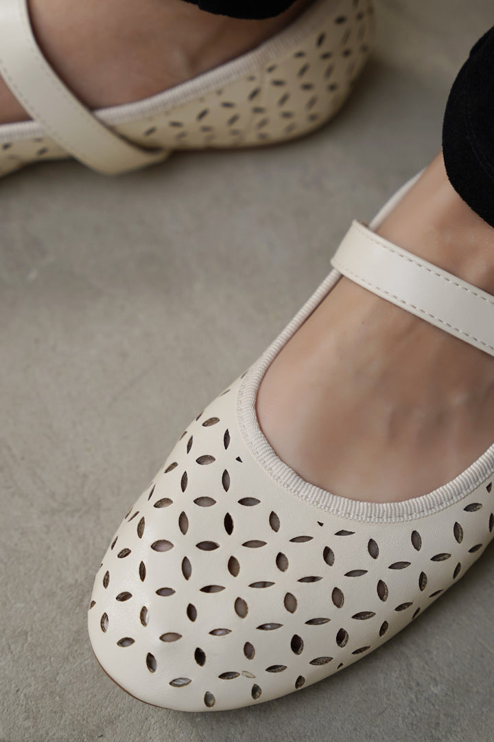 CREAM-PRIMEROSE MARY-JANES