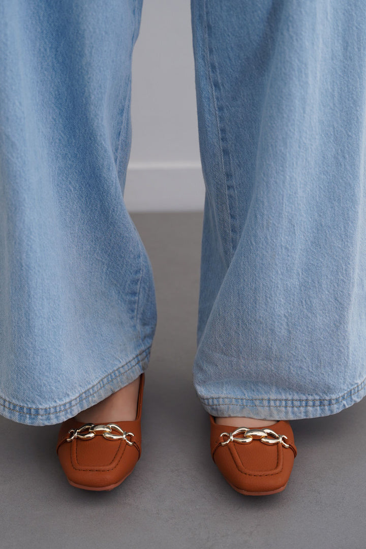 BROWN KAMI COMFORT FLATS