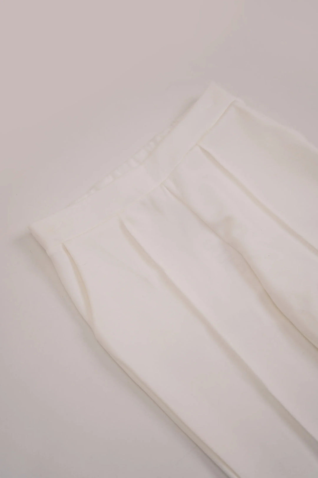 WHITE STRAIGHT EASY SLACKS