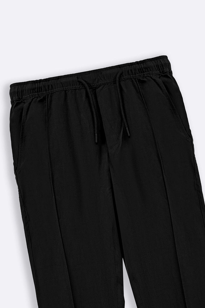 BLACK TAPERED PANTS
