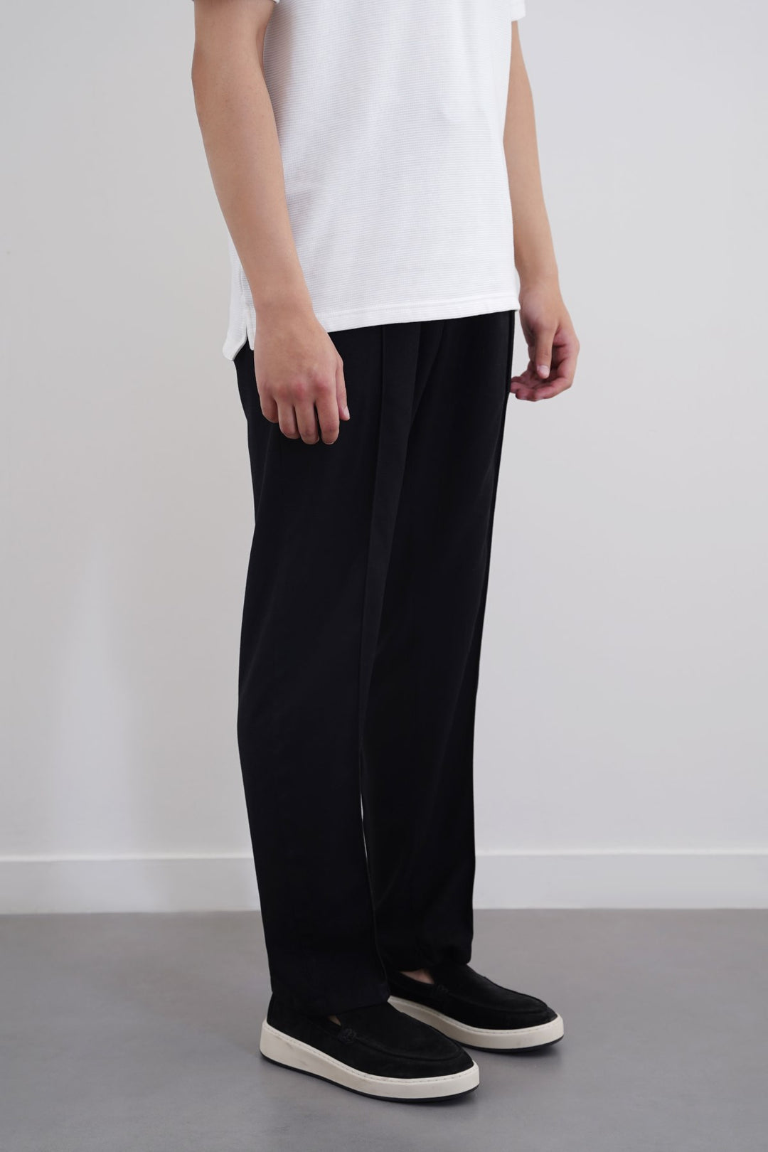 BLACK TAPERED PANTS