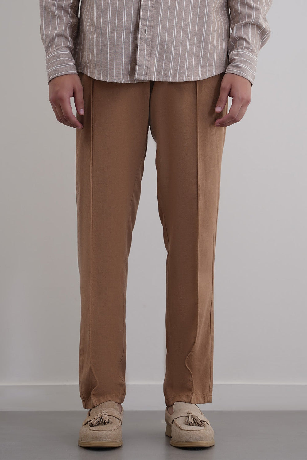 KHAKI TAPERED PANTS