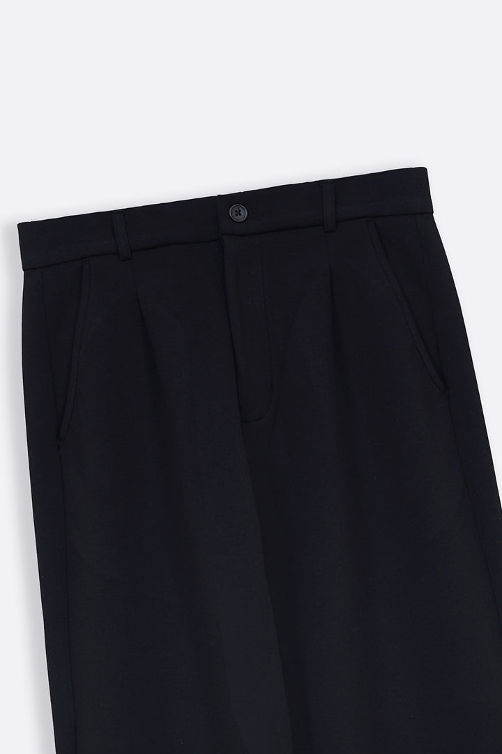 BLACK SCUBA PLEATED TROUSERS