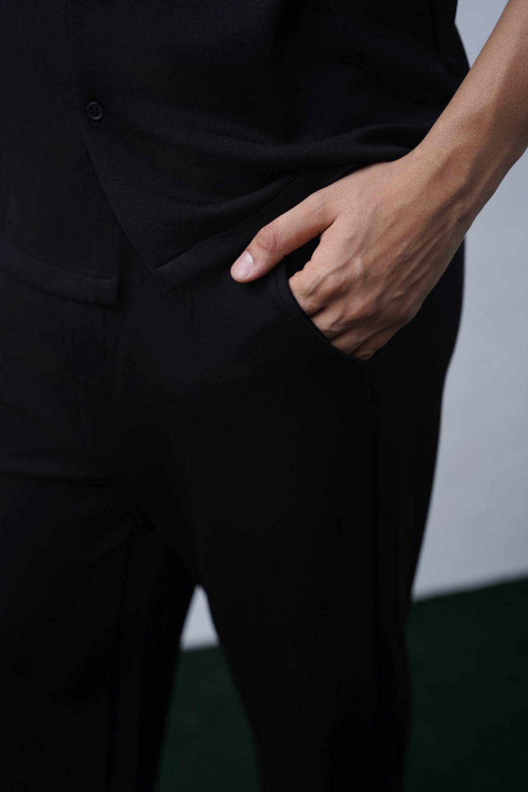 BLACK SCUBA PLEATED TROUSERS
