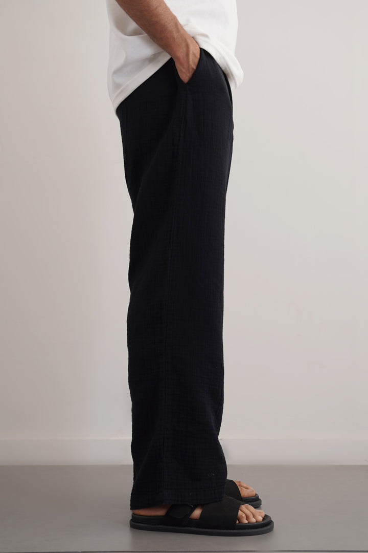 BLACK RELAXED MUSLIN TROUSERS