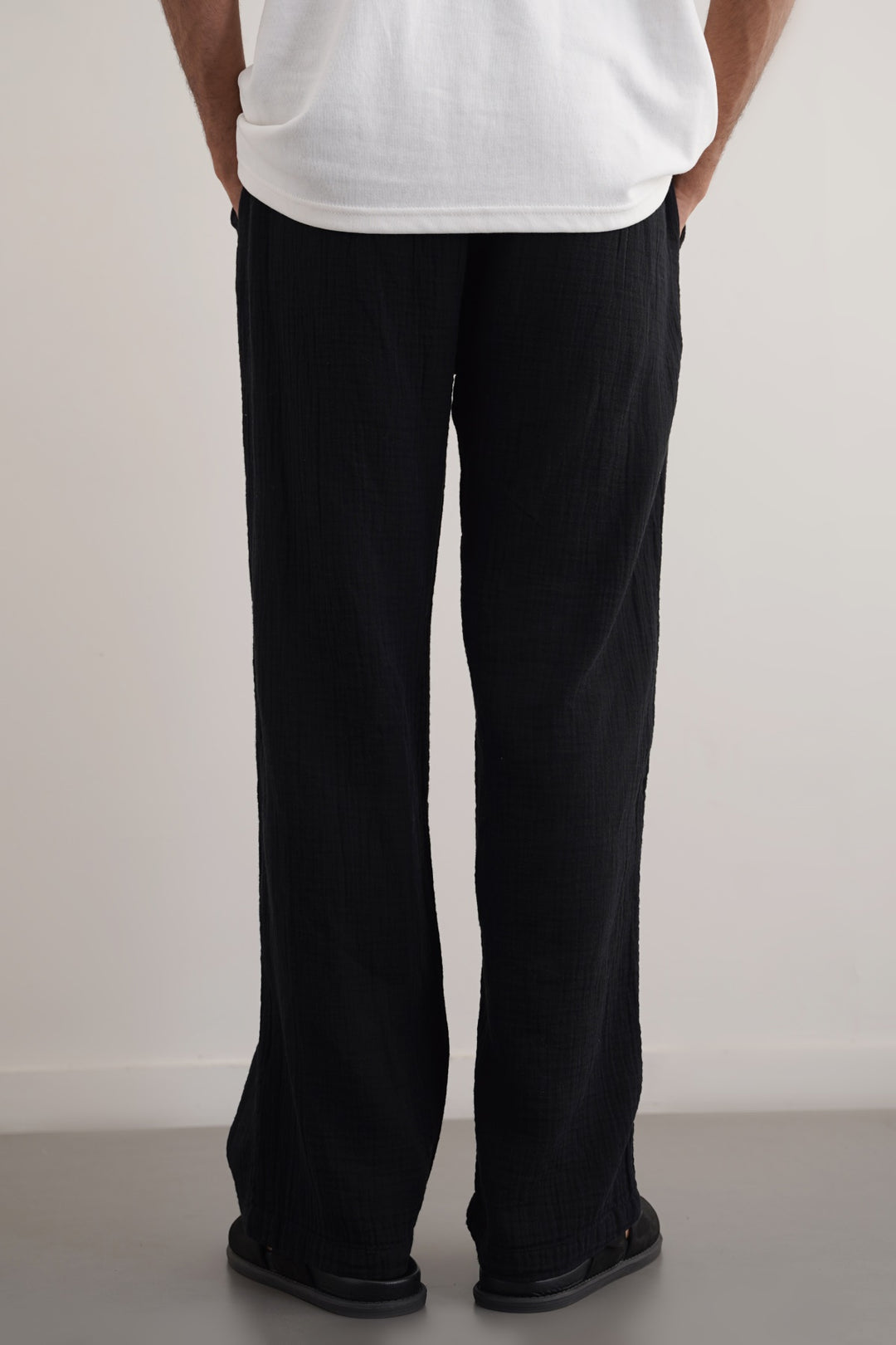 BLACK RELAXED MUSLIN TROUSERS