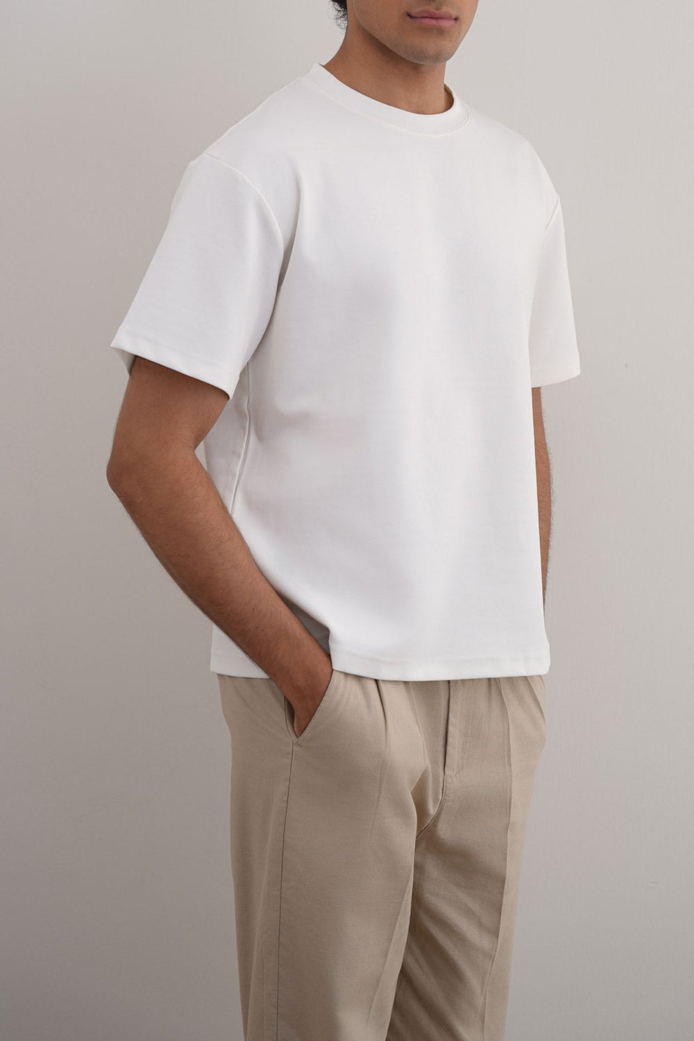 WHITE TEXTURED KNITTED CREW