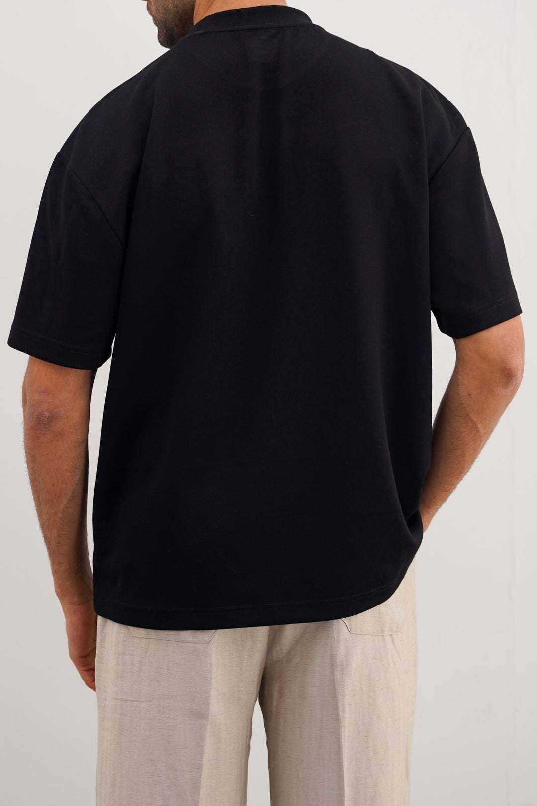 BLACK OVERSIZED TEE