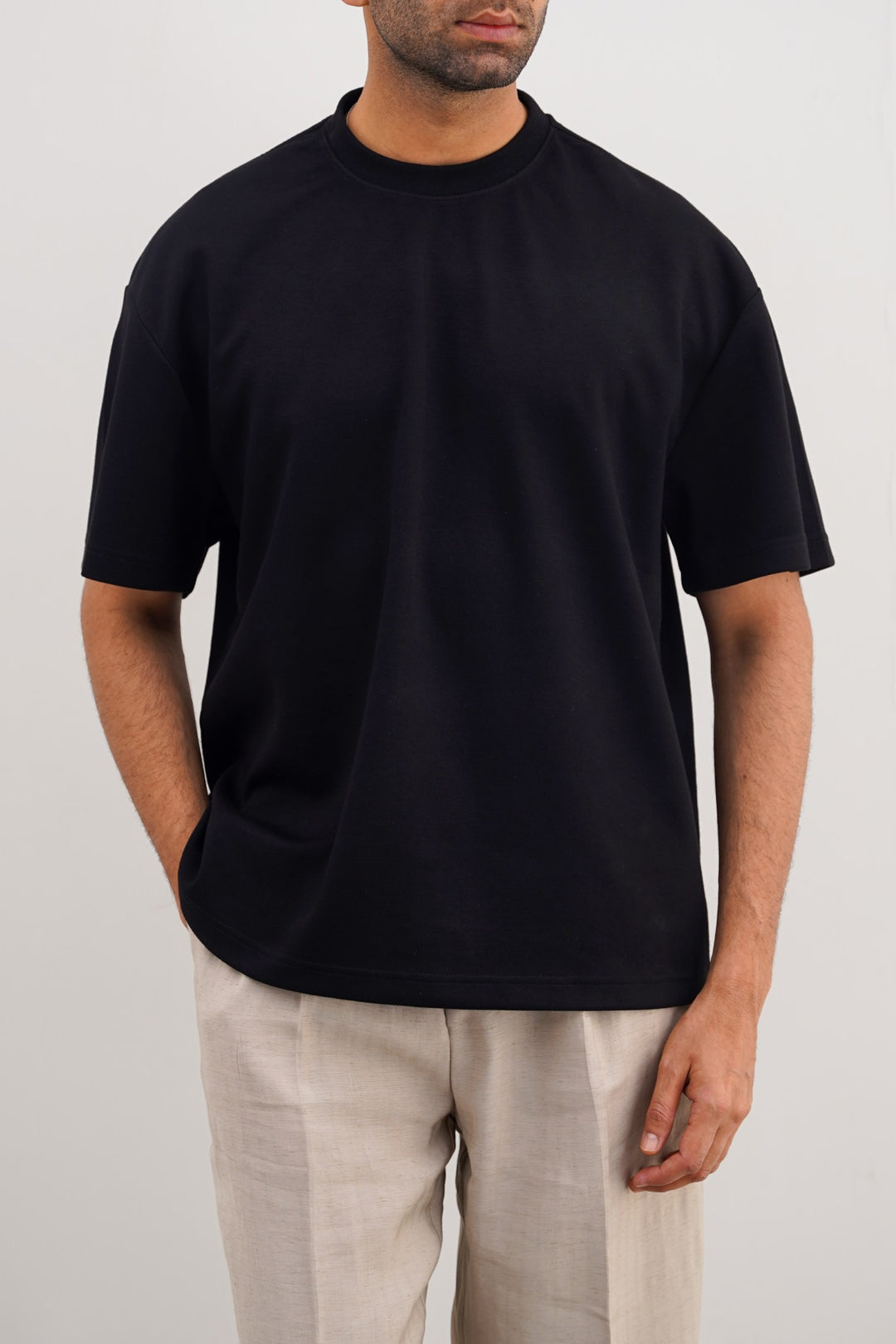 BLACK OVERSIZED TEE