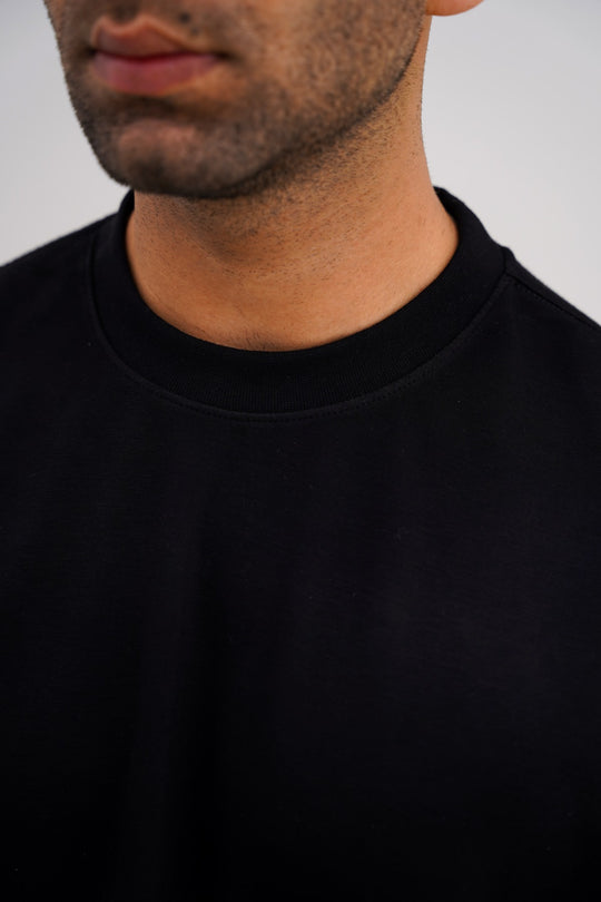 BLACK OVERSIZED TEE