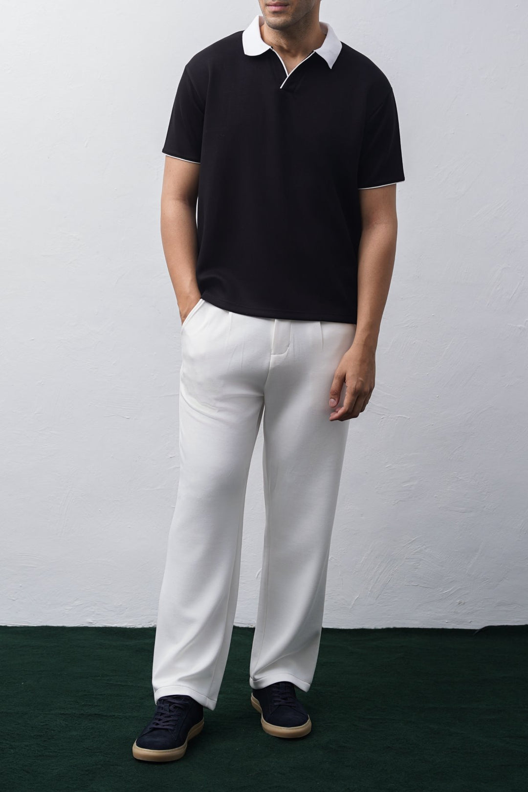 BLACK ACCENT COLLAR POLO
