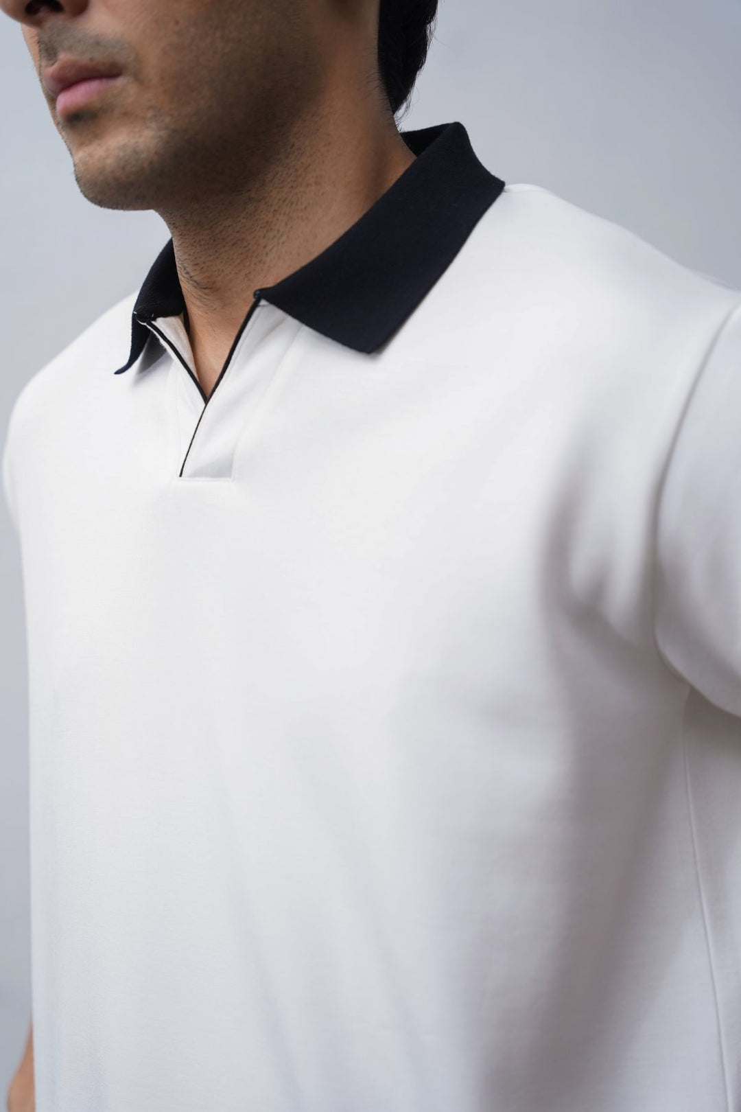 WHITE ACCENT COLLAR POLO