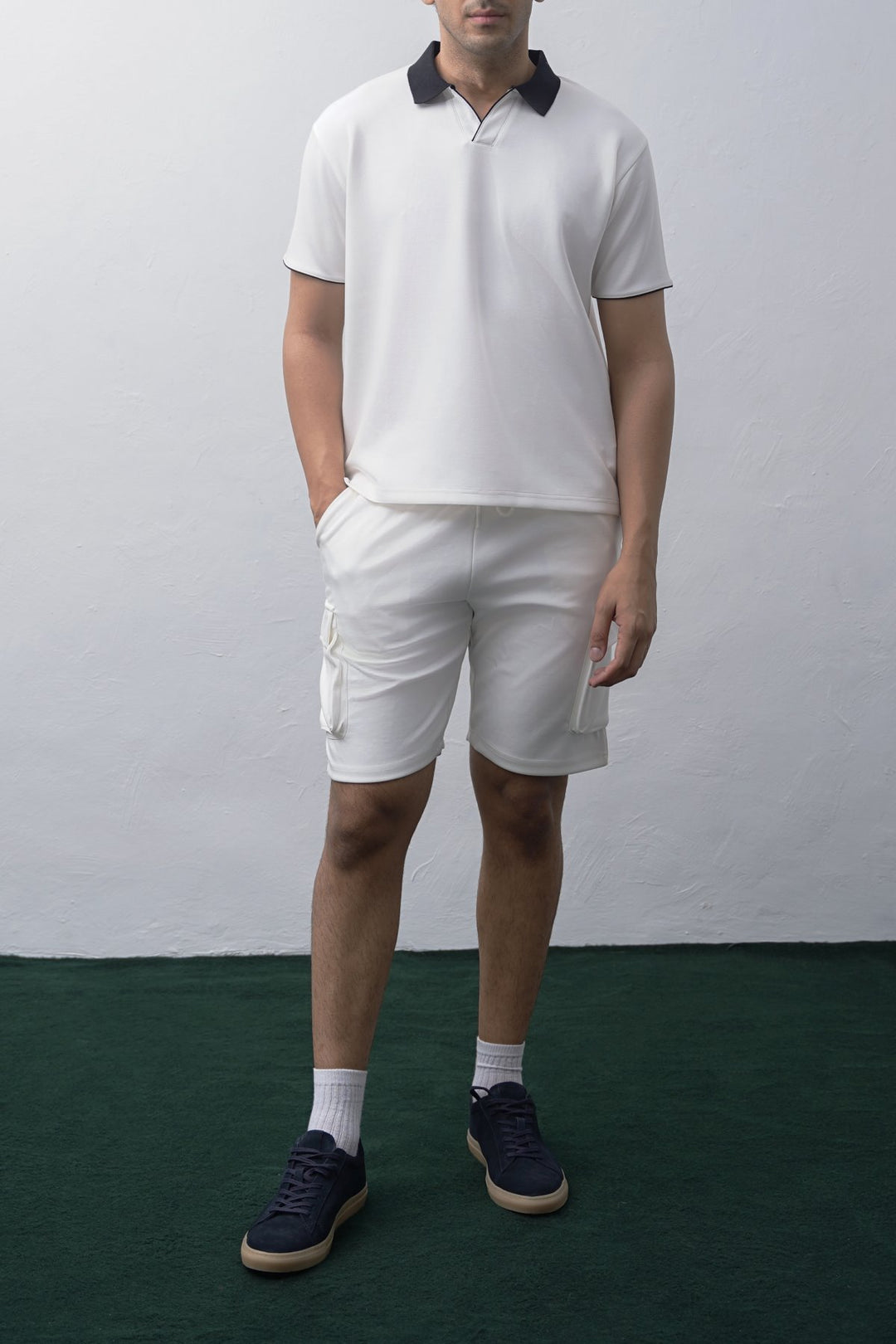 WHITE ACCENT COLLAR POLO