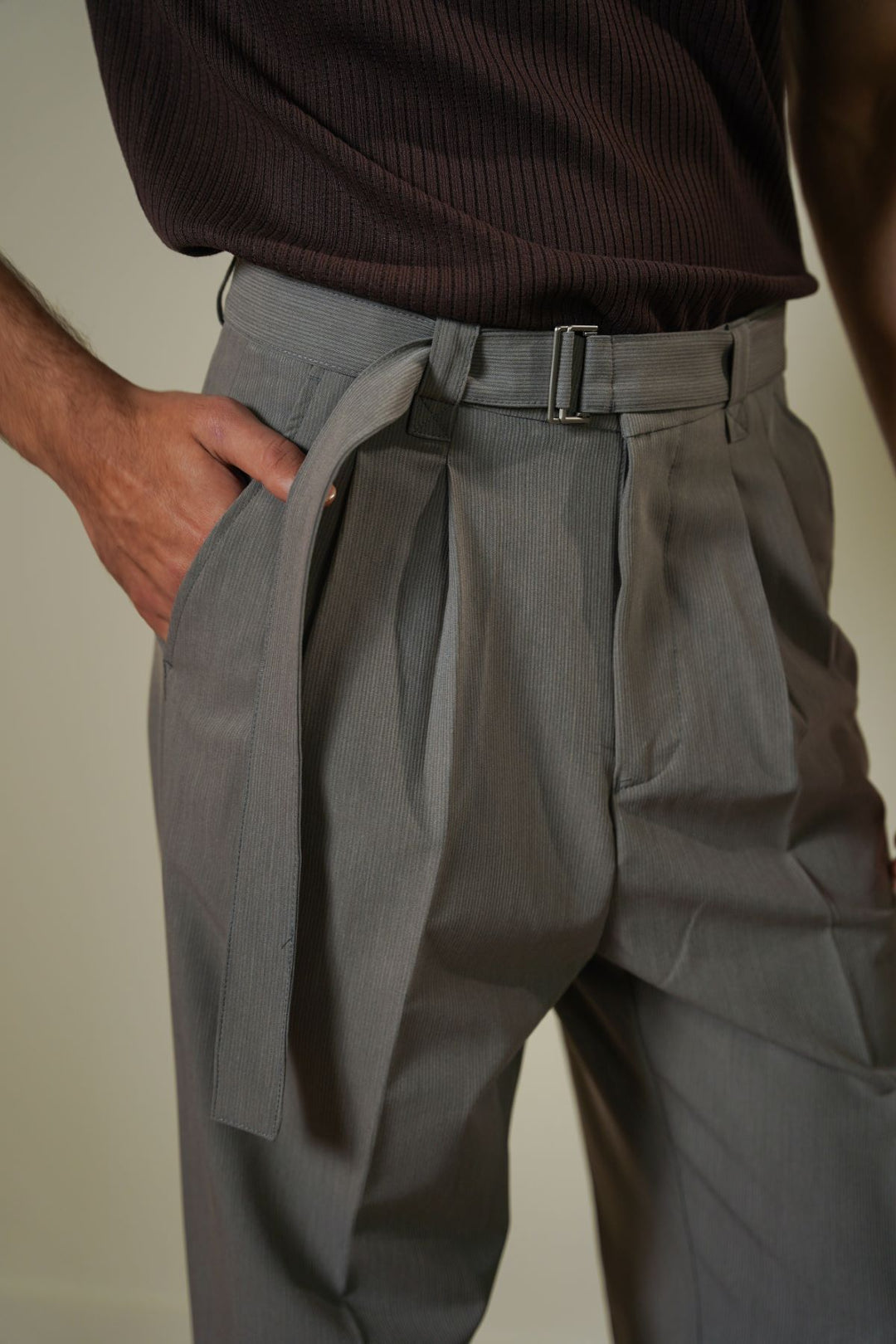 GREY SIGNATURE BELTED PANTS