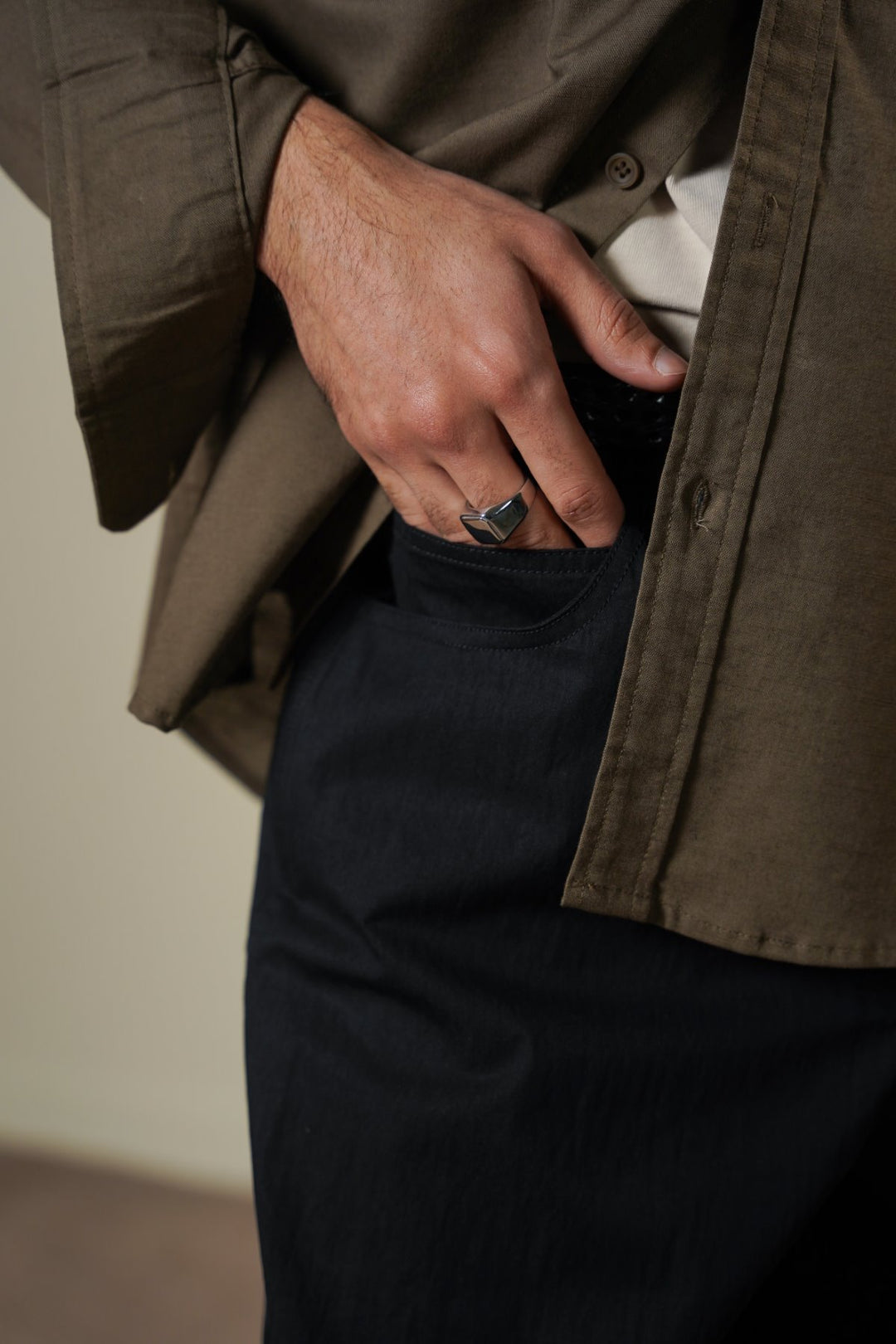 BLACK TECHNICAL FABRIC BALLOON PANTS