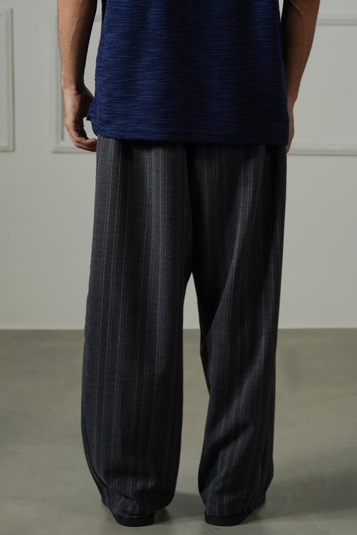 DARK GREY BAGGY PLEATED PANTS