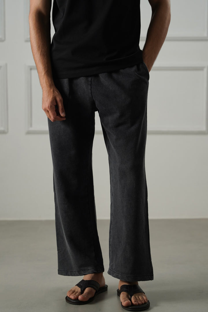 MINIMAL STRAIGHT-LEG PANTS
