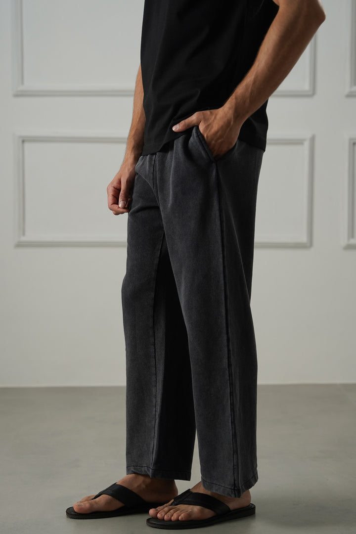 MINIMAL STRAIGHT-LEG PANTS