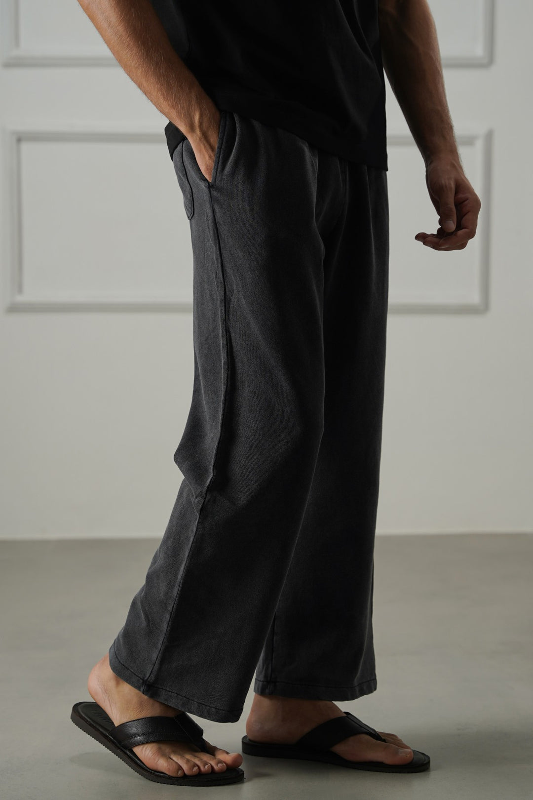 MINIMAL STRAIGHT-LEG PANTS