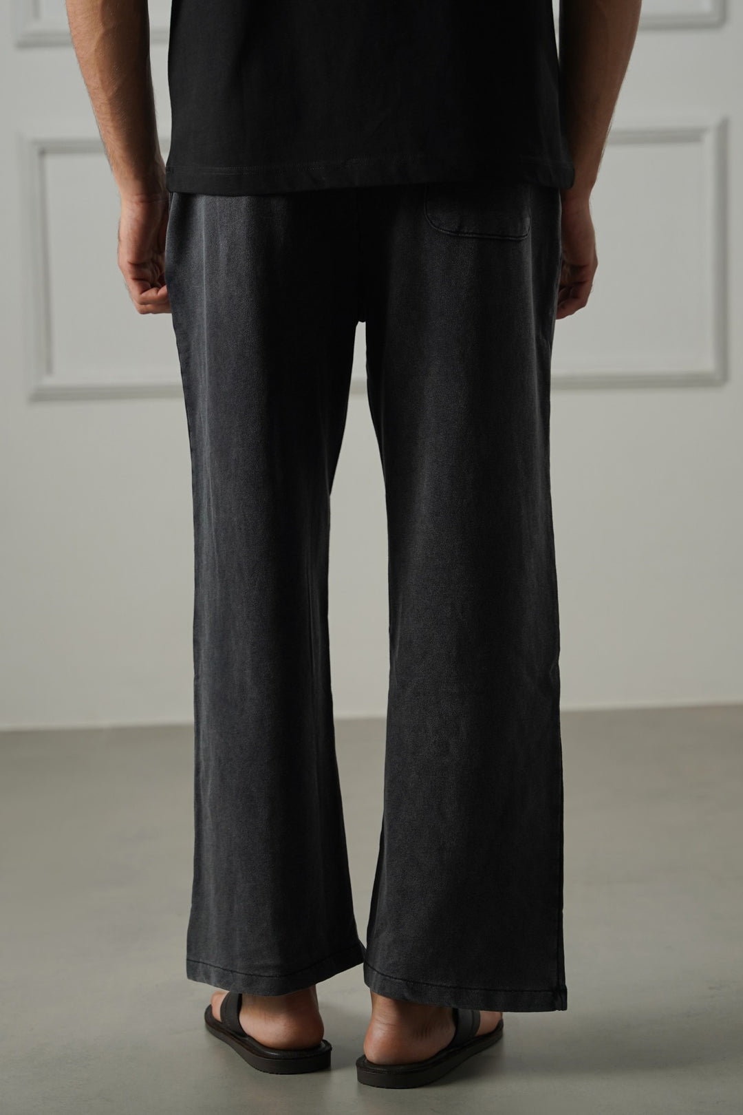 MINIMAL STRAIGHT-LEG PANTS