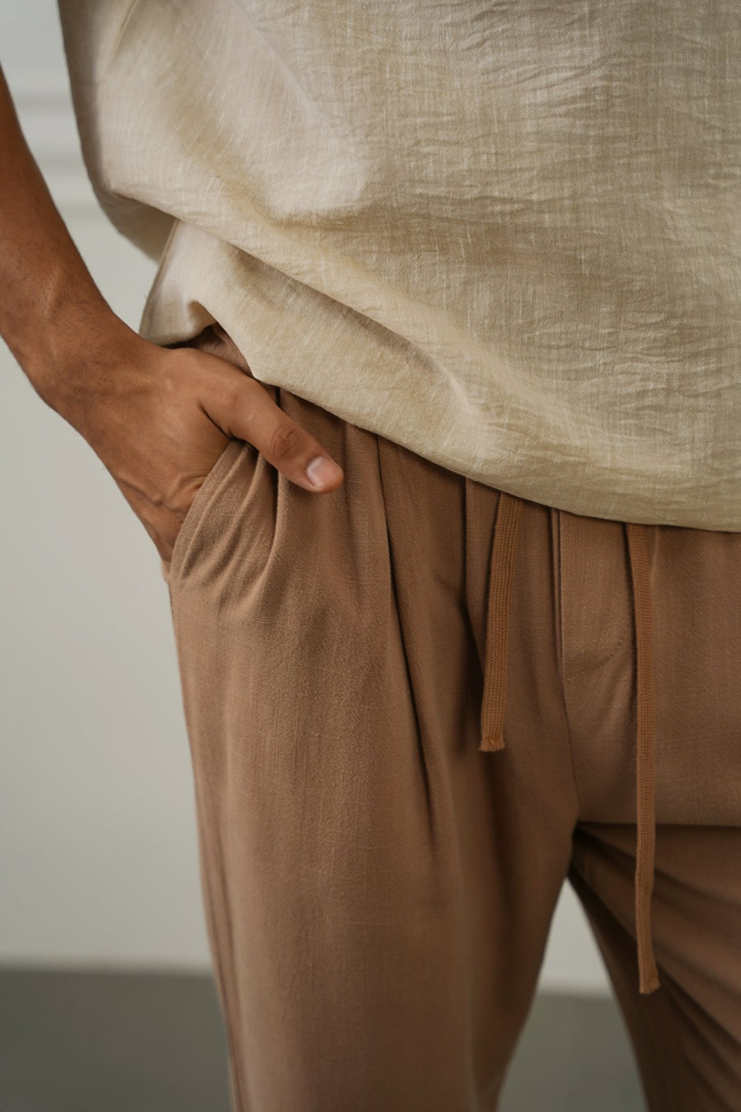 KHAKI FLOWY BLENDED LINEN TROUSERS