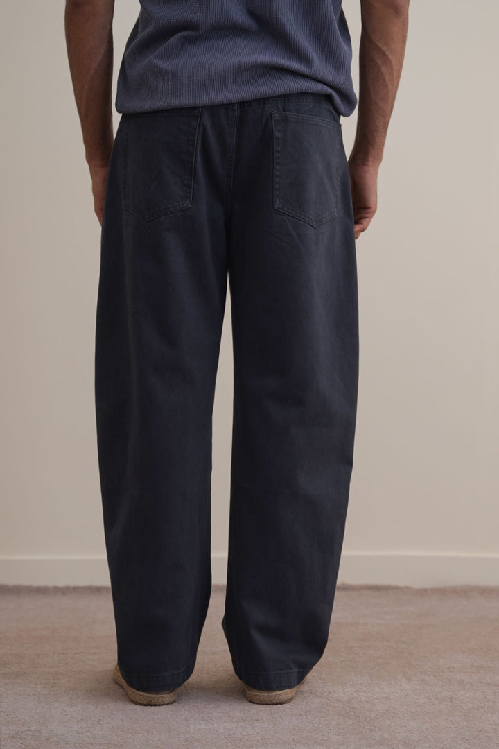 GREY TWILL BARREL JEANS