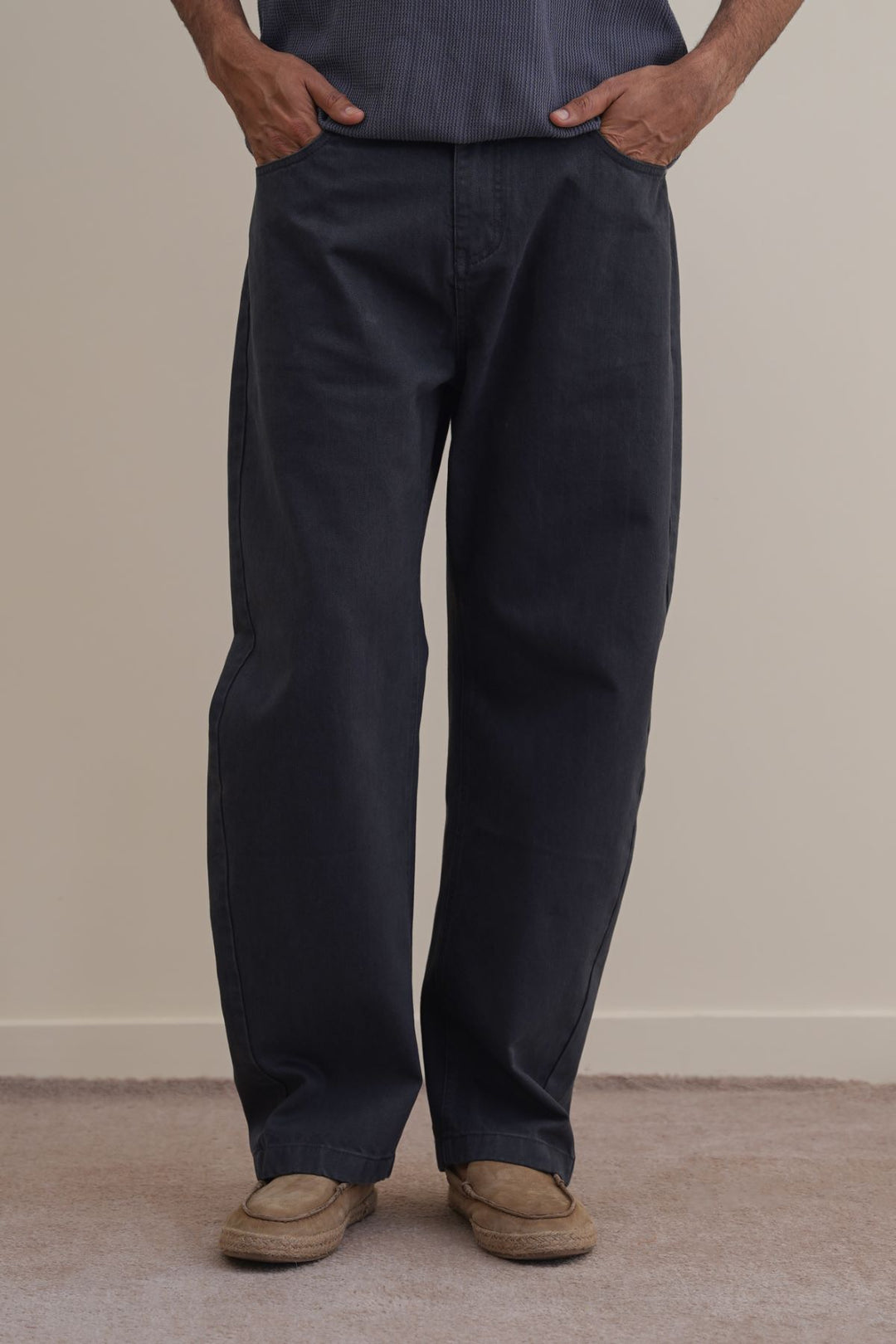 GREY TWILL BARREL JEANS