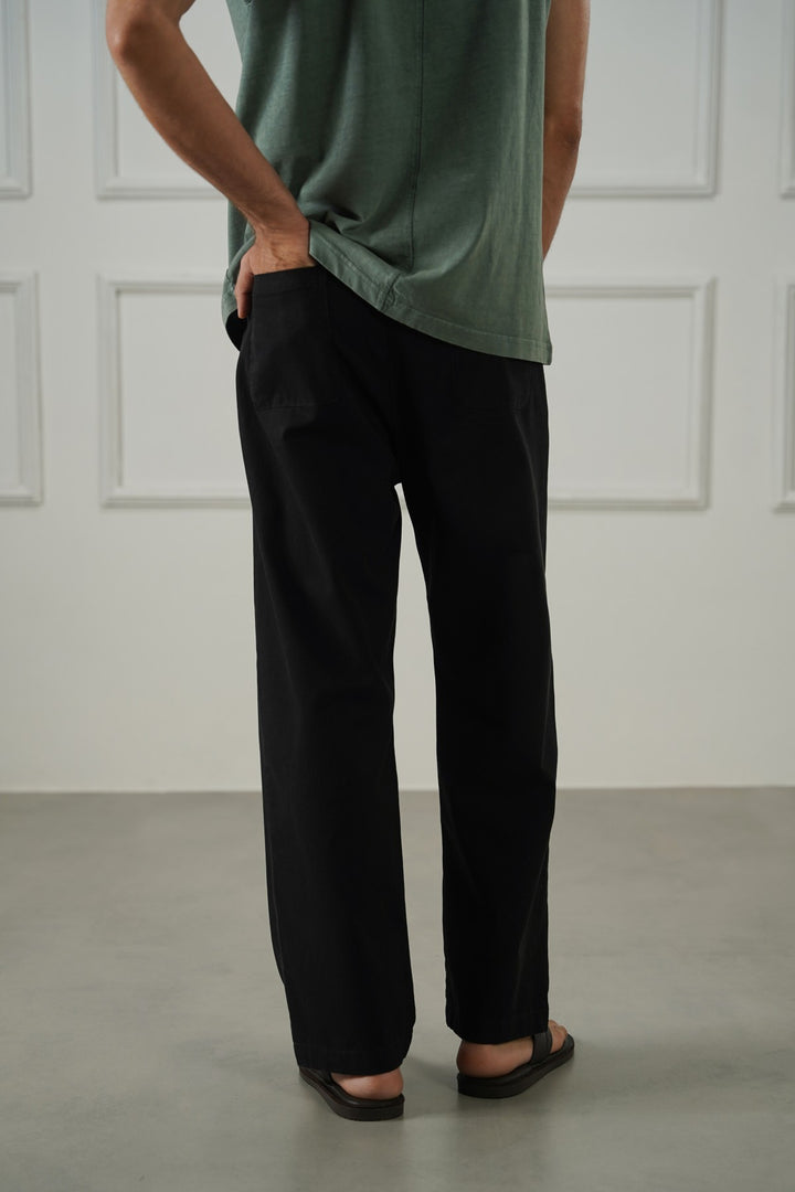 BLACK EASY PLEATED PANTS